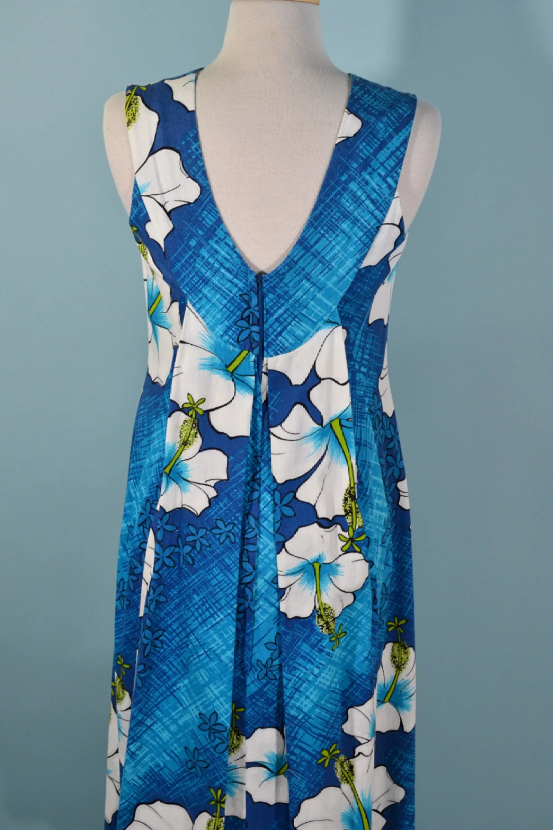 SOLD Vintage 70s 'Pennys Hawaii' Blue & White Polynesian Print Dress SZ 8